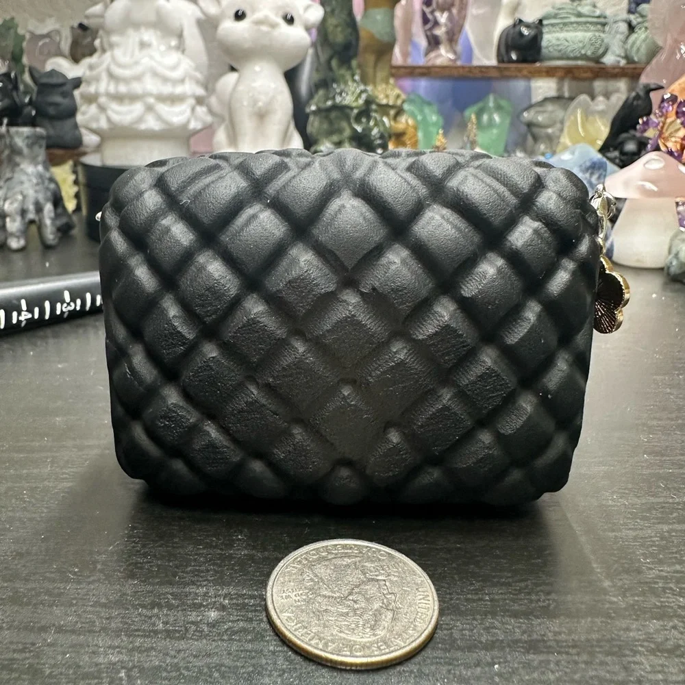 Black obsidian purse crystal carving - Picture 2 of 3